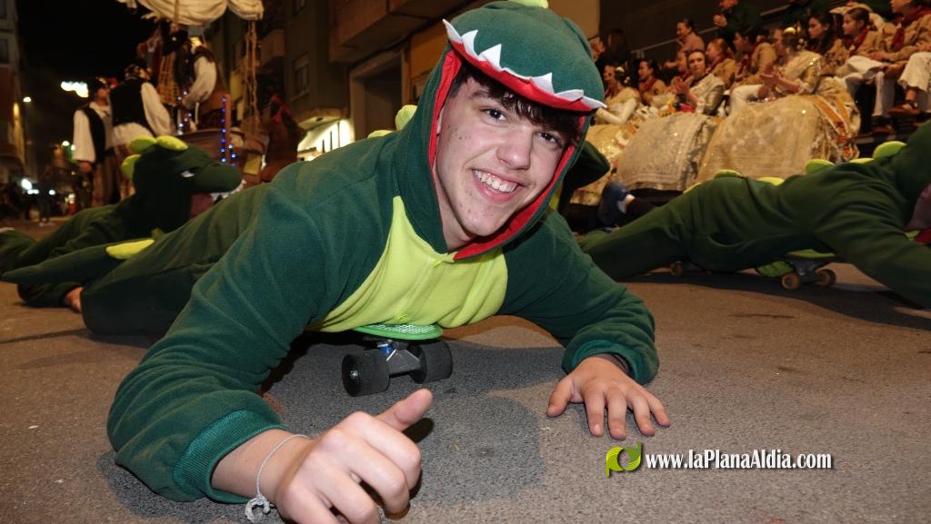 Burriana celebra la Cavalcada del Ninot amb s?tira i humor