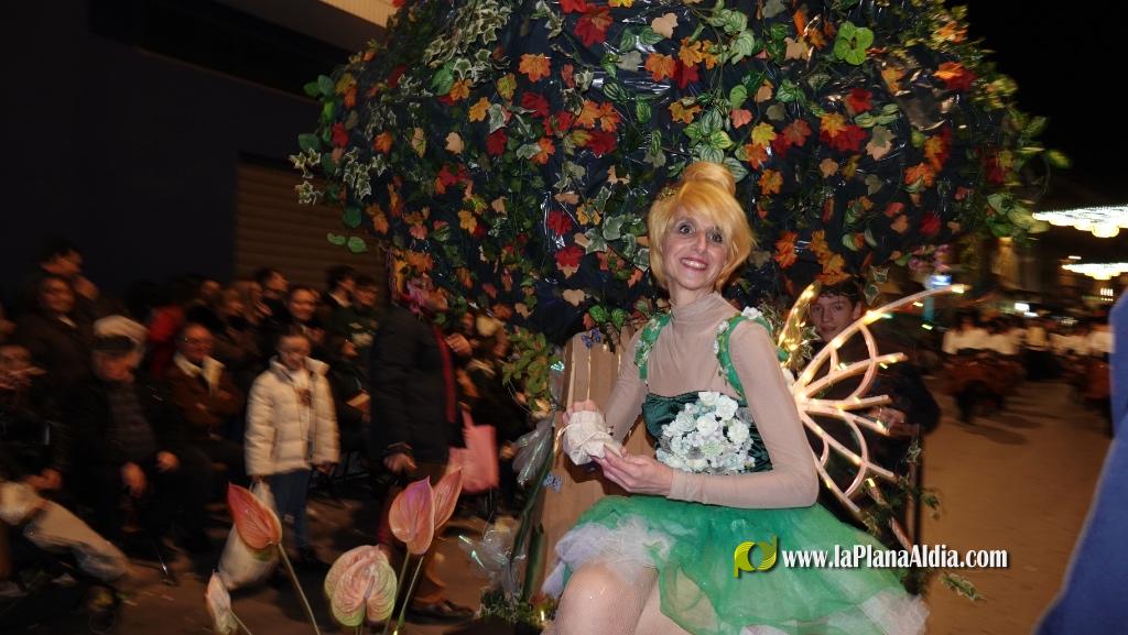 Burriana celebra la Cavalcada del Ninot amb s?tira i humor