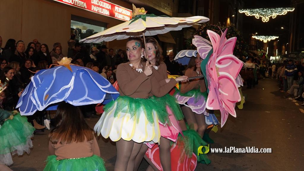 Burriana celebra la Cavalcada del Ninot amb s?tira i humor