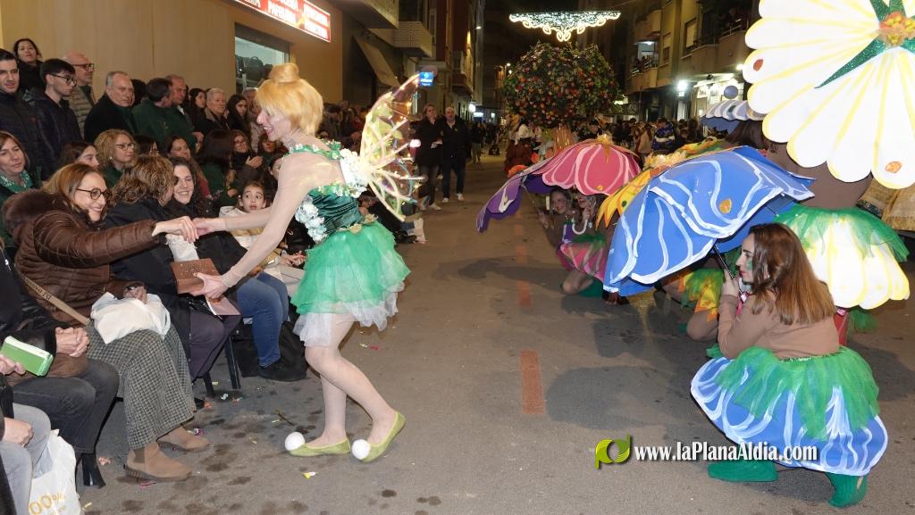Burriana celebra la Cavalcada del Ninot amb s?tira i humor