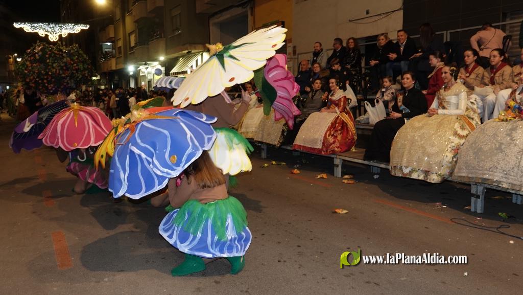 Burriana celebra la Cavalcada del Ninot amb s?tira i humor