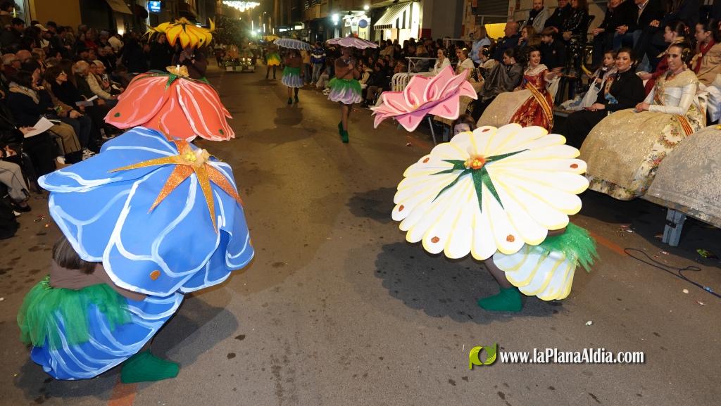 Burriana celebra la Cavalcada del Ninot amb s?tira i humor