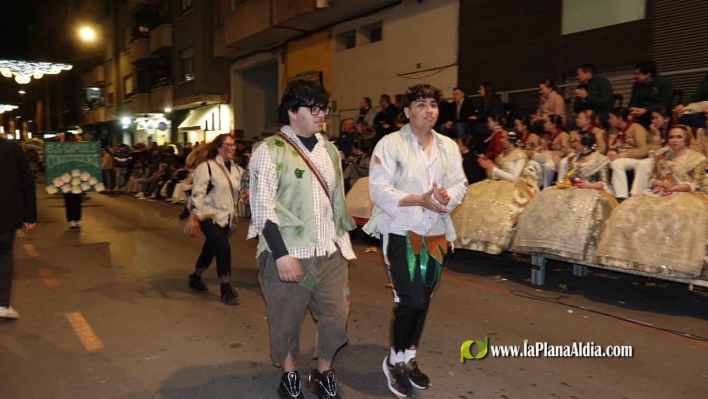 Burriana celebra la Cavalcada del Ninot amb s?tira i humor