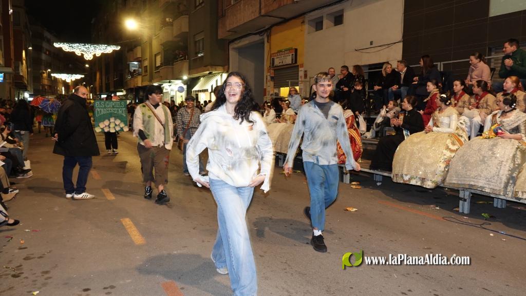 Burriana celebra la Cavalcada del Ninot amb s?tira i humor