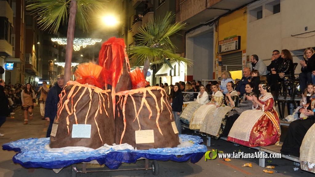 Burriana celebra la Cavalcada del Ninot amb s?tira i humor