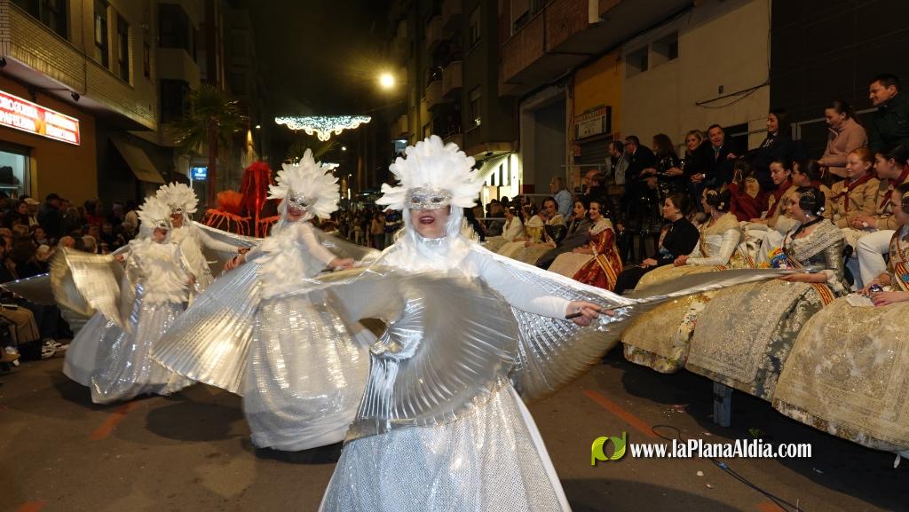 Burriana celebra la Cavalcada del Ninot amb s?tira i humor