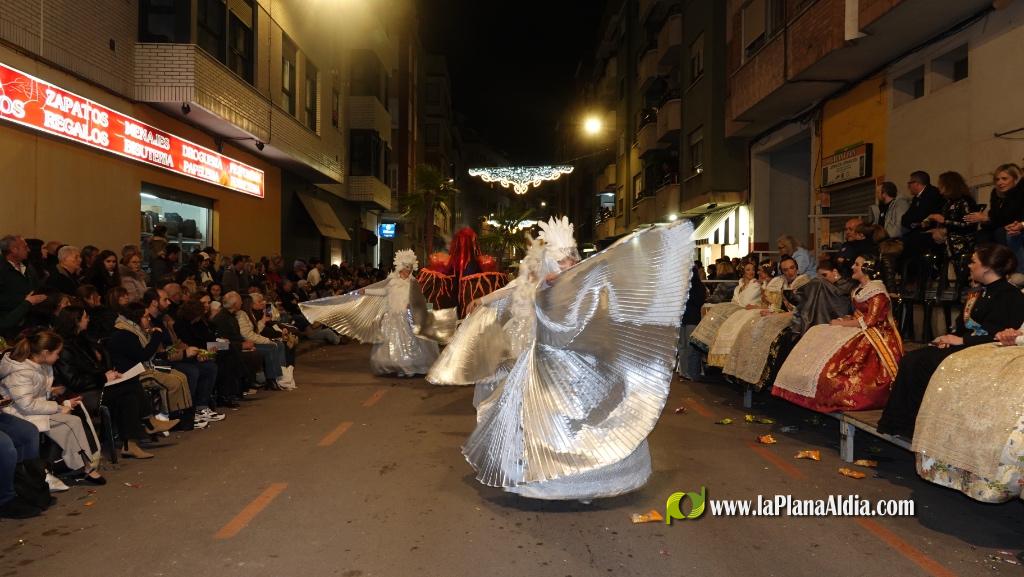 Burriana celebra la Cavalcada del Ninot amb s?tira i humor