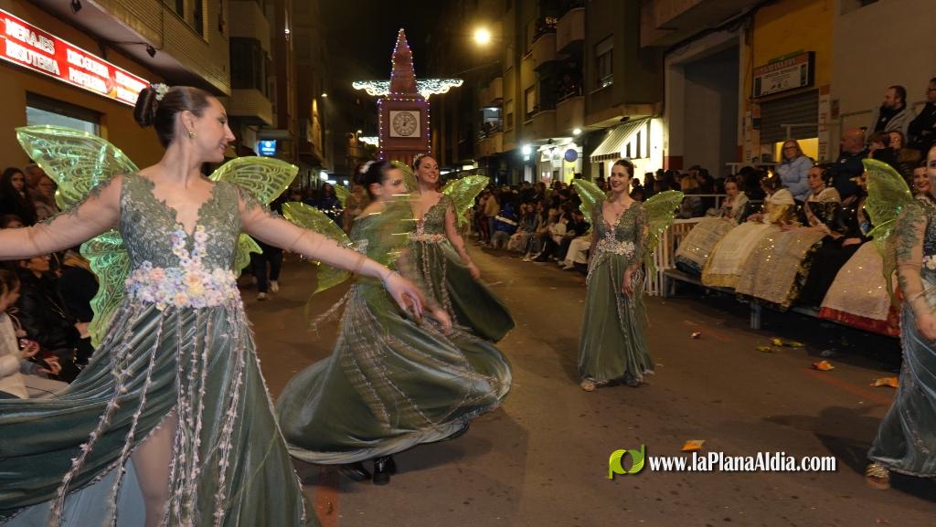 Burriana celebra la Cavalcada del Ninot amb s?tira i humor
