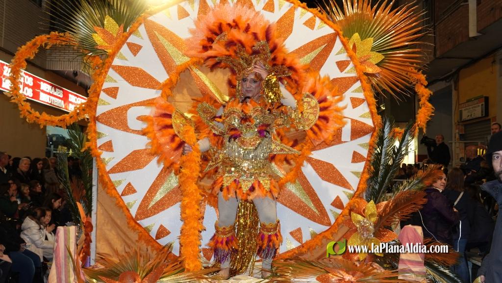 Burriana celebra la Cavalcada del Ninot amb s?tira i humor