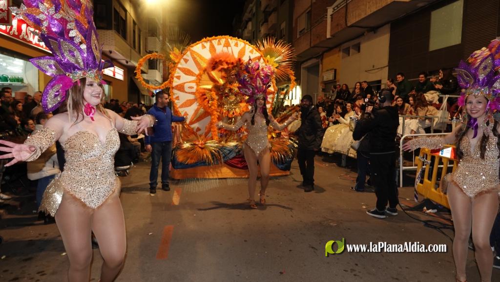 Burriana celebra la Cavalcada del Ninot amb s?tira i humor