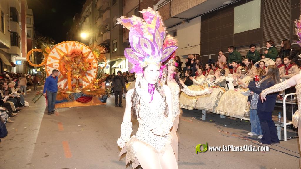 Burriana celebra la Cavalcada del Ninot amb s?tira i humor