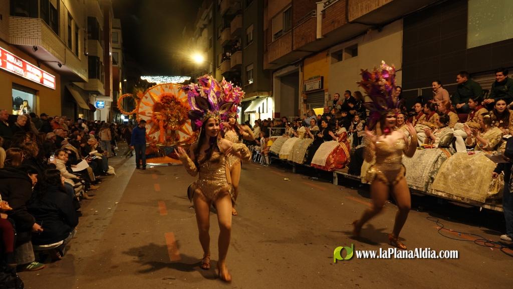 Burriana celebra la Cavalcada del Ninot amb s?tira i humor