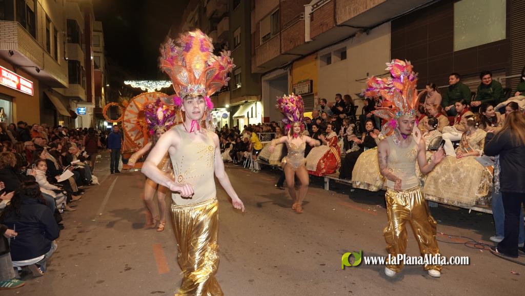 Burriana celebra la Cavalcada del Ninot amb s?tira i humor