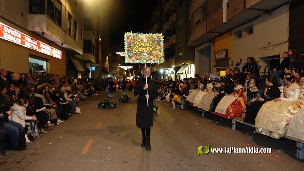Burriana celebra la Cavalcada del Ninot amb s?tira i humor