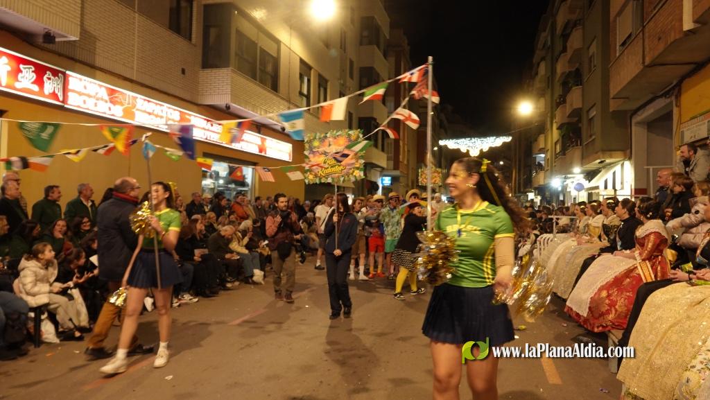 Burriana celebra la Cavalcada del Ninot amb s?tira i humor