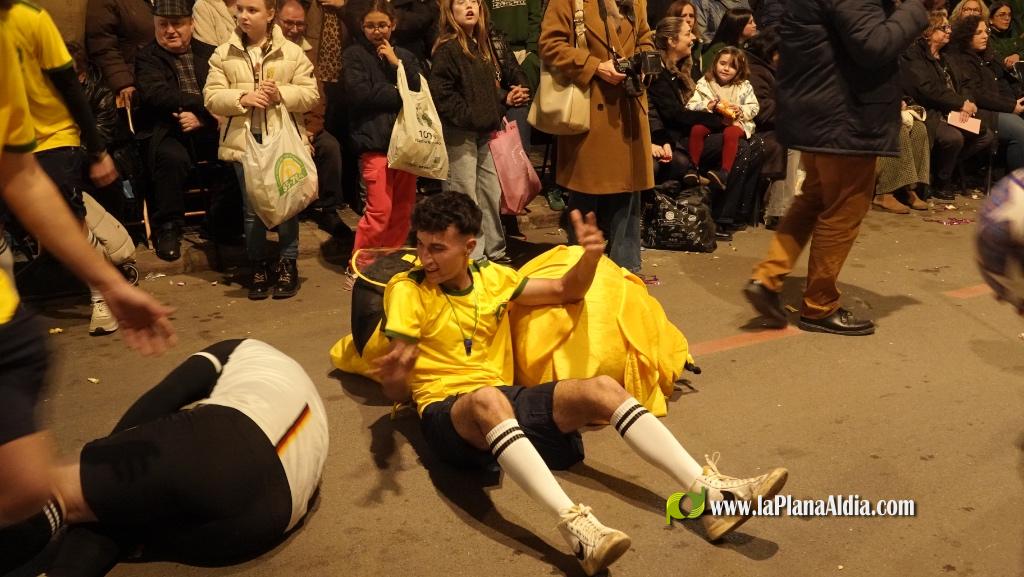 Burriana celebra la Cavalcada del Ninot amb s?tira i humor