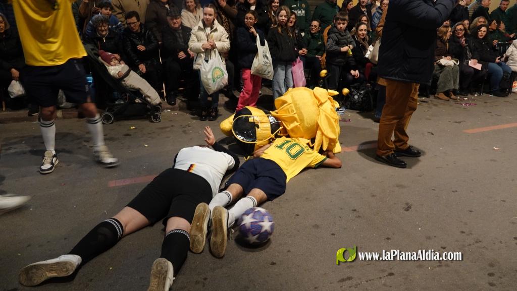 Burriana celebra la Cavalcada del Ninot amb s?tira i humor