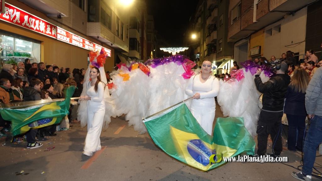 Burriana celebra la Cavalcada del Ninot amb s?tira i humor