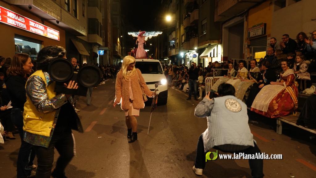 Burriana celebra la Cavalcada del Ninot amb s?tira i humor