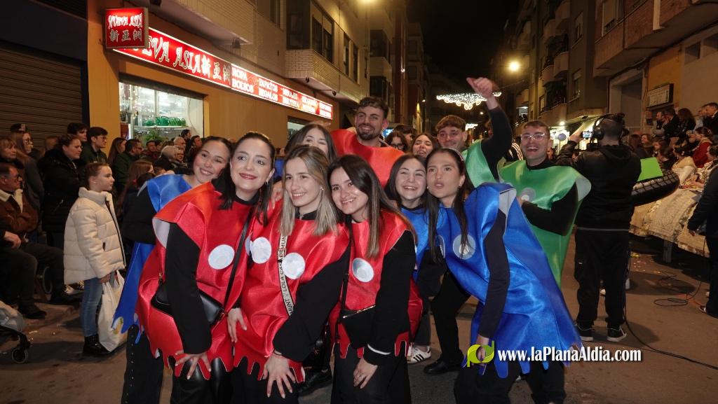 Burriana celebra la Cavalcada del Ninot amb s?tira i humor