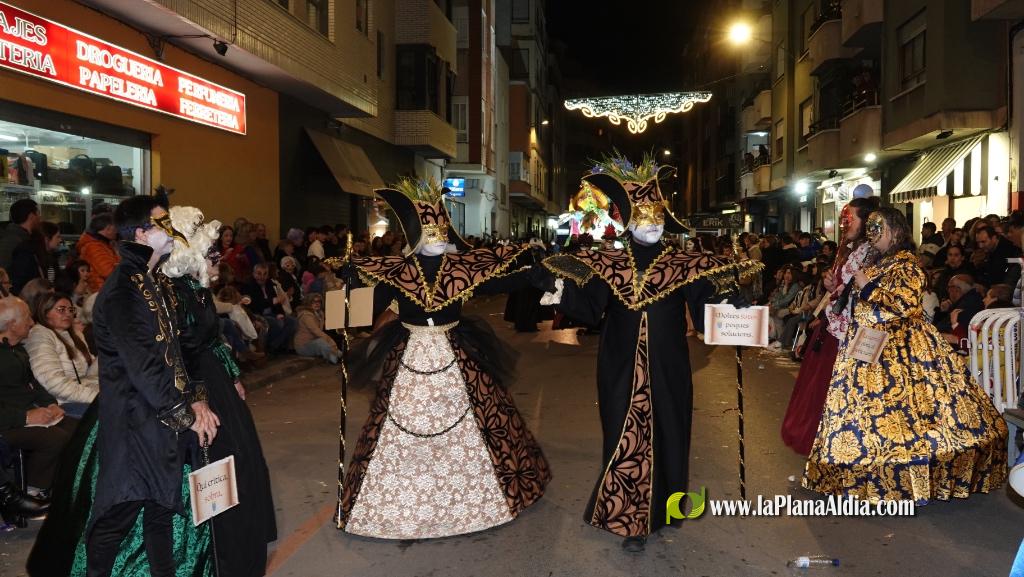 Burriana celebra la Cavalcada del Ninot amb s?tira i humor