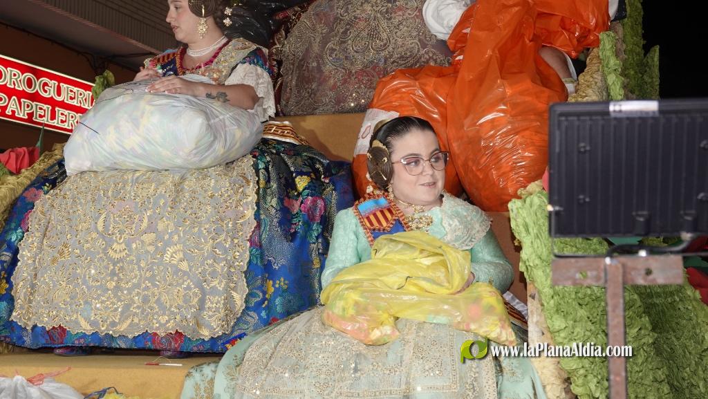 Burriana celebra la Cavalcada del Ninot amb s?tira i humor