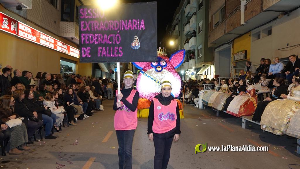 Burriana celebra la Cavalcada del Ninot amb s?tira i humor