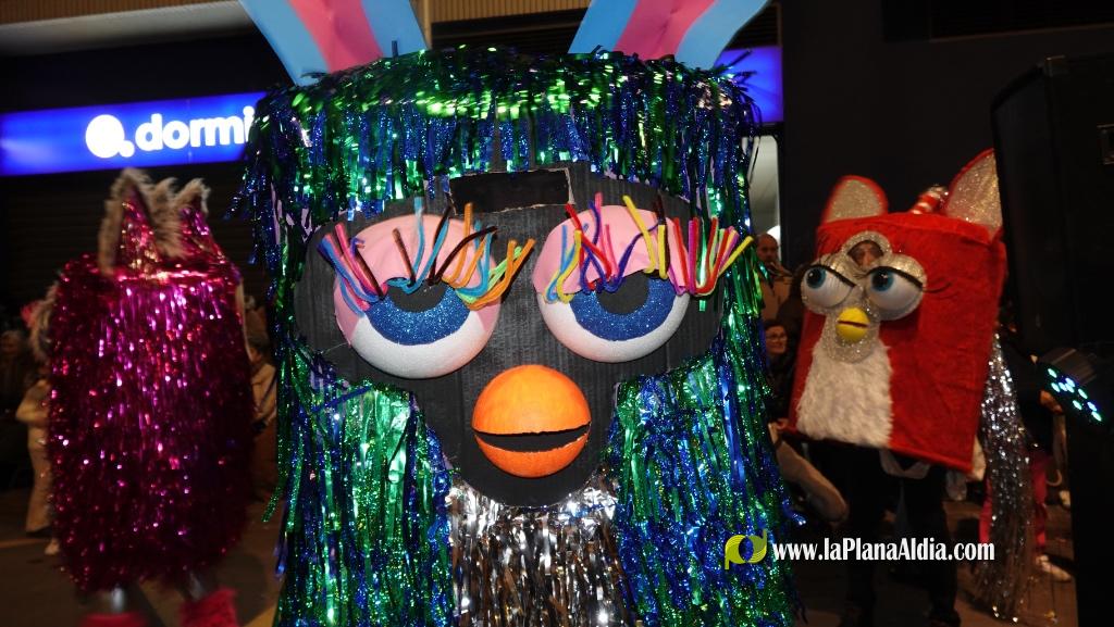 Burriana celebra la Cavalcada del Ninot amb s?tira i humor