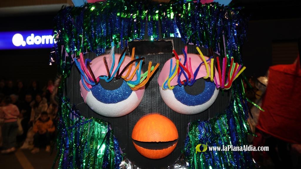 Burriana celebra la Cavalcada del Ninot amb s?tira i humor