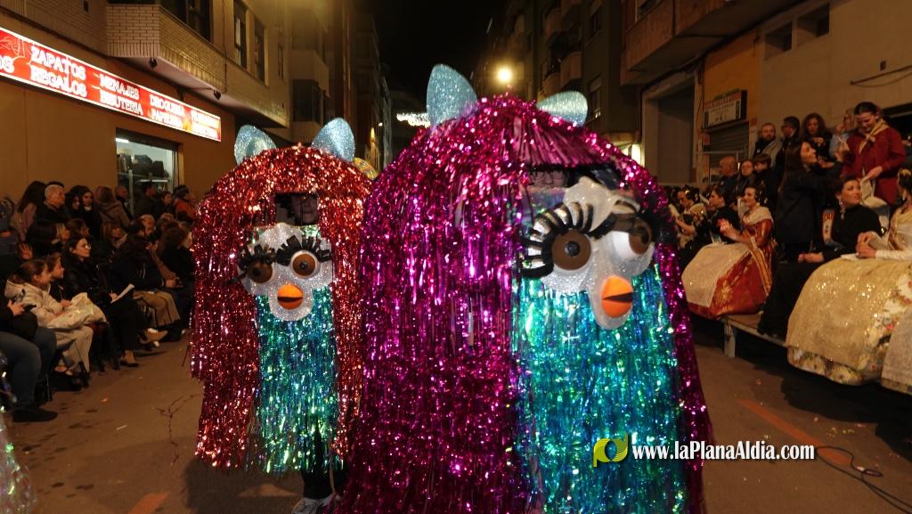 Burriana celebra la Cavalcada del Ninot amb s?tira i humor