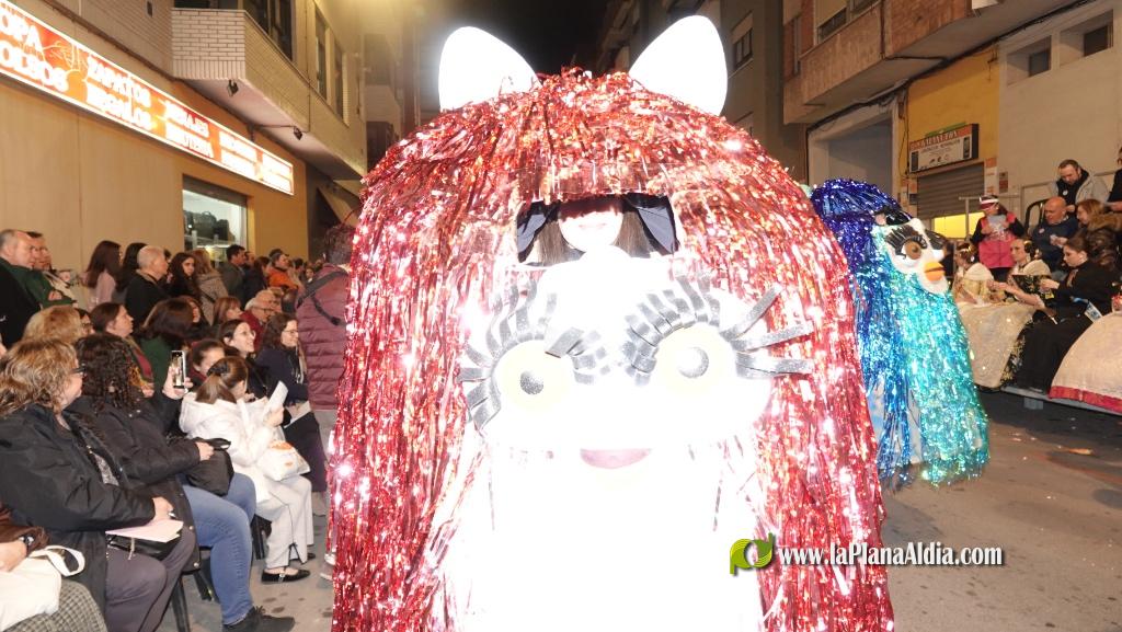 Burriana celebra la Cavalcada del Ninot amb s?tira i humor