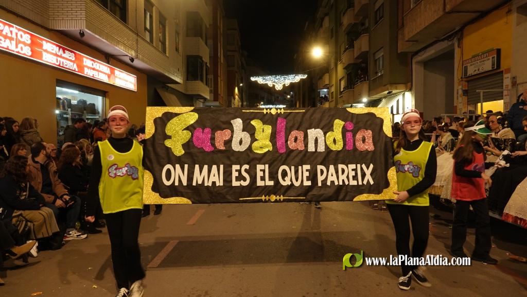 Burriana celebra la Cavalcada del Ninot amb s?tira i humor