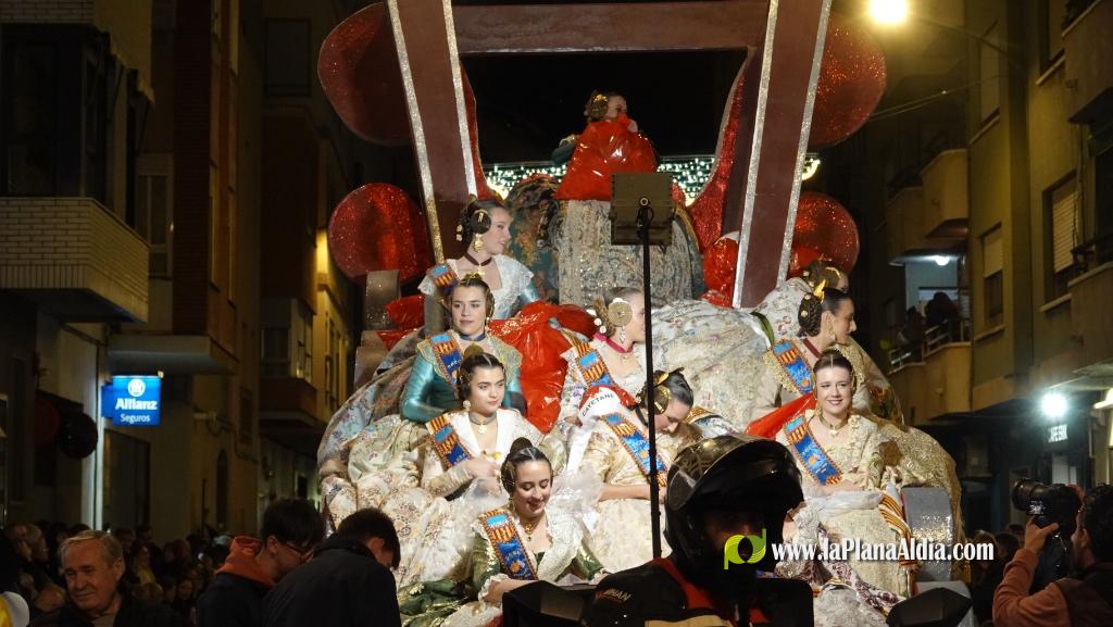 Burriana celebra la Cavalcada del Ninot amb s?tira i humor