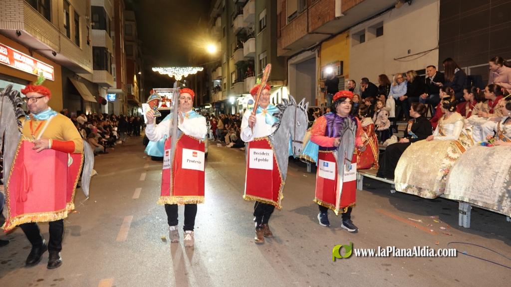 Burriana celebra la Cavalcada del Ninot amb s?tira i humor