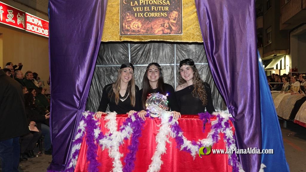 Burriana celebra la Cavalcada del Ninot amb s?tira i humor