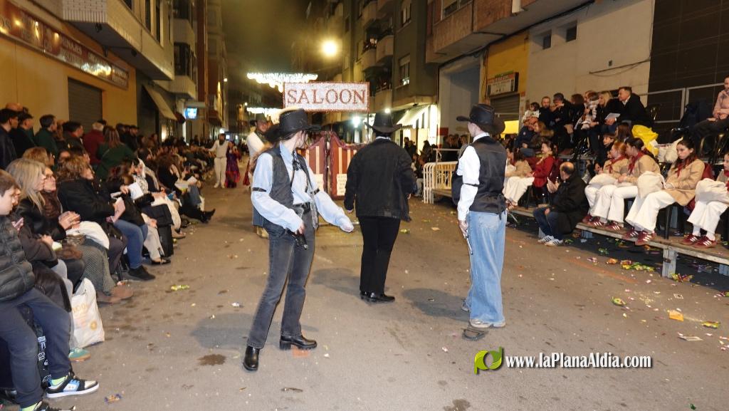 Burriana celebra la Cavalcada del Ninot amb s?tira i humor