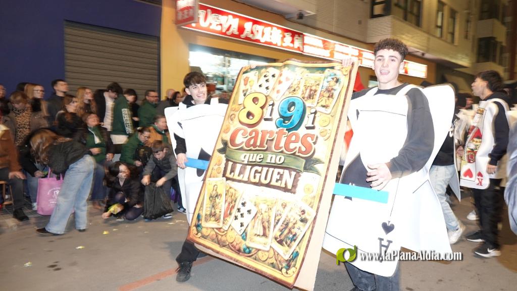 Burriana celebra la Cavalcada del Ninot amb s?tira i humor