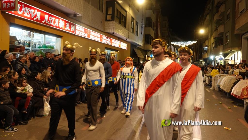 Burriana celebra la Cavalcada del Ninot amb s?tira i humor