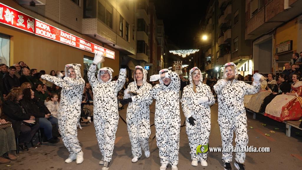 Burriana celebra la Cavalcada del Ninot amb s?tira i humor