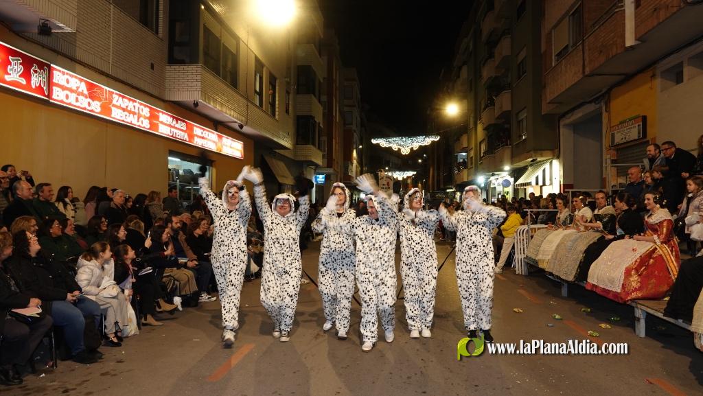 Burriana celebra la Cavalcada del Ninot amb s?tira i humor