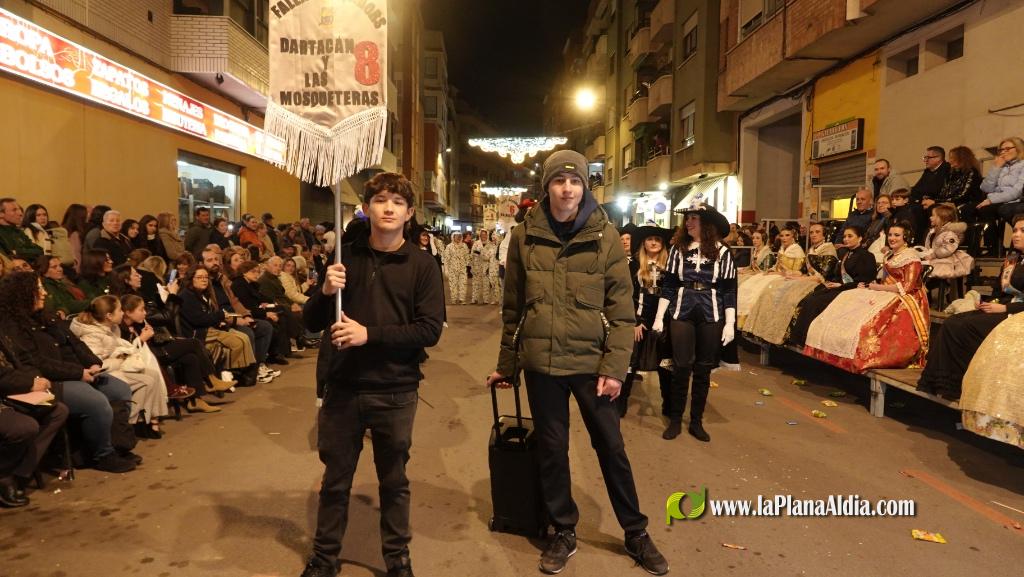 Burriana celebra la Cavalcada del Ninot amb s?tira i humor