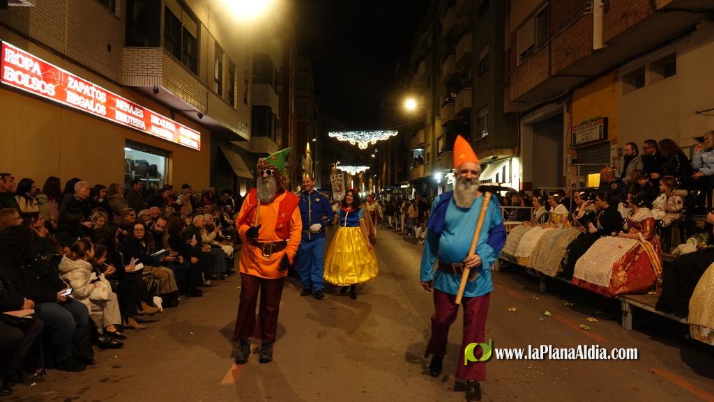 Burriana celebra la Cavalcada del Ninot amb s?tira i humor