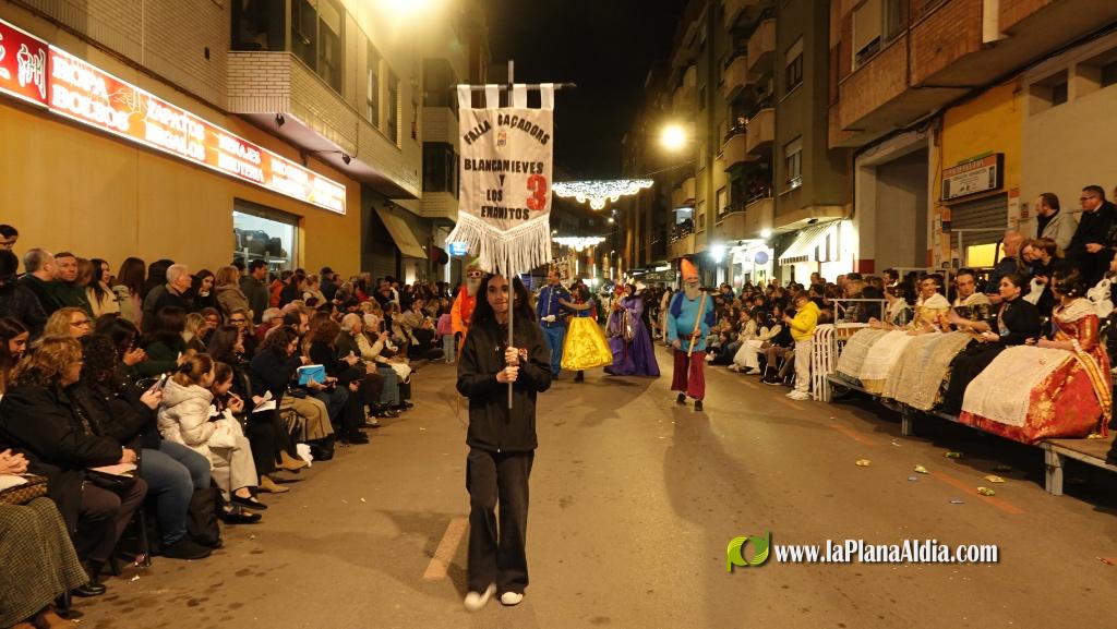 Burriana celebra la Cavalcada del Ninot amb s?tira i humor