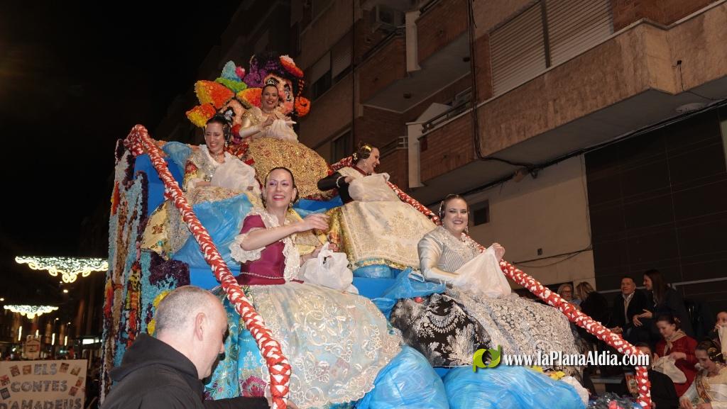 Burriana celebra la Cavalcada del Ninot amb s?tira i humor