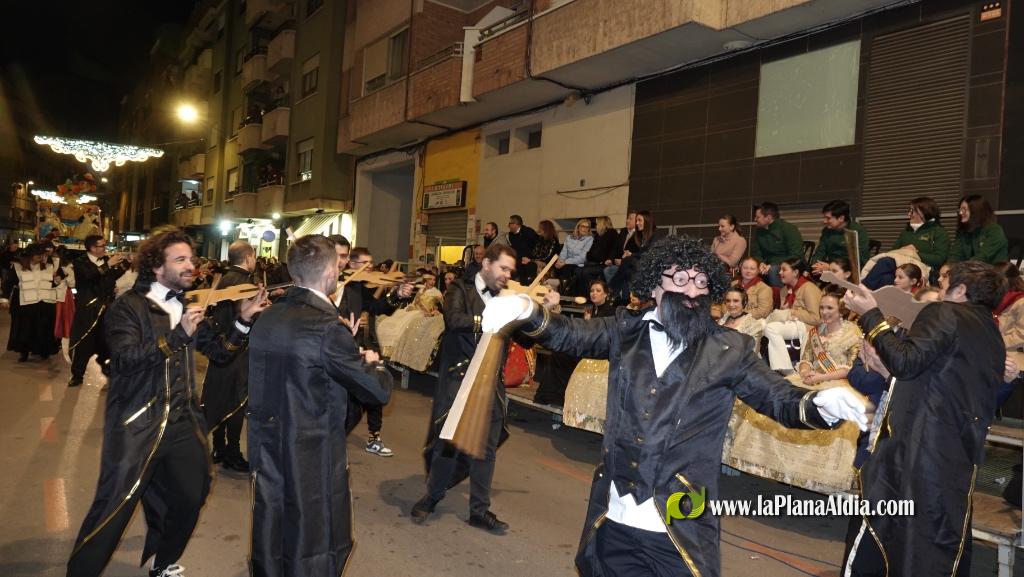 Burriana celebra la Cavalcada del Ninot amb s?tira i humor