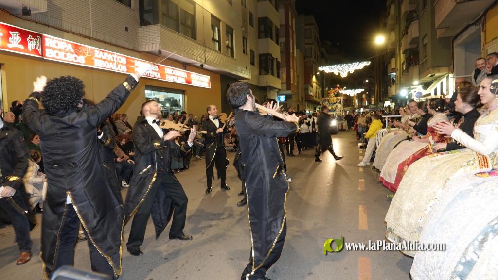 Burriana celebra la Cavalcada del Ninot amb s?tira i humor