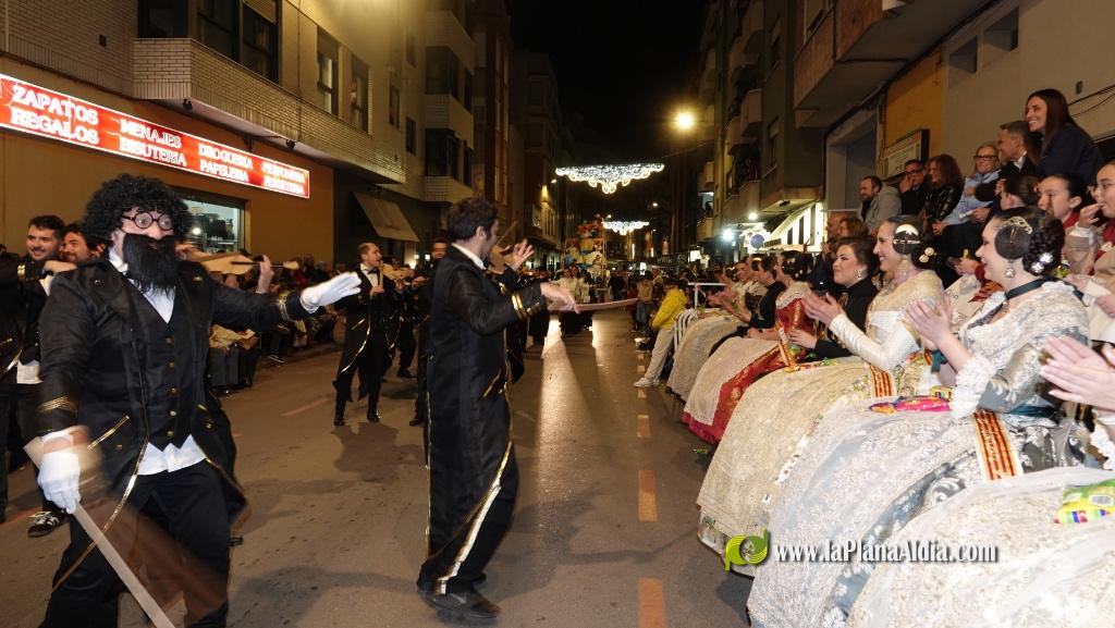 Burriana celebra la Cavalcada del Ninot amb s?tira i humor
