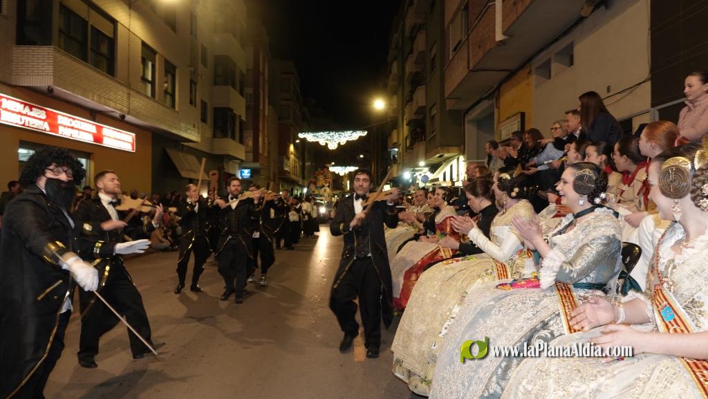 Burriana celebra la Cavalcada del Ninot amb s?tira i humor