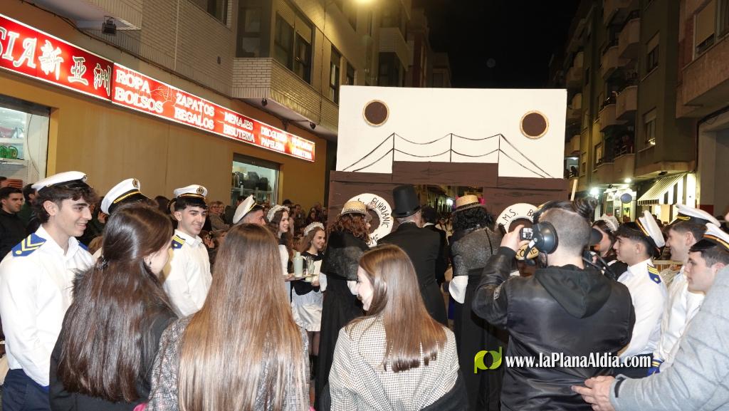 Burriana celebra la Cavalcada del Ninot amb s?tira i humor