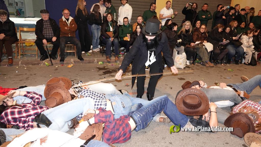 Burriana celebra la Cavalcada del Ninot amb s?tira i humor